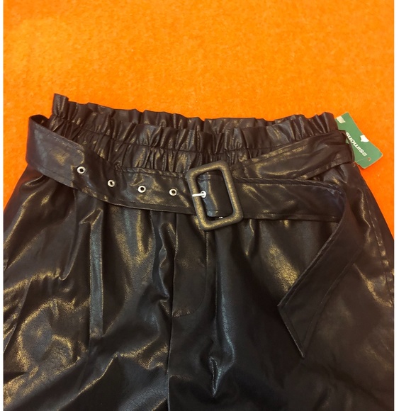 Only black faux leather high rise cargo joggers NWT - Picture 5 of 8